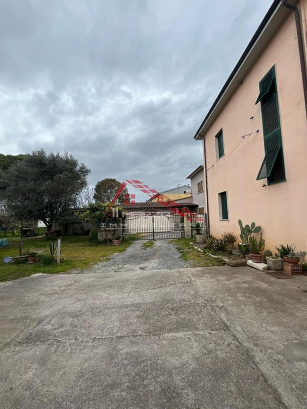 casale in vendita a Cascina