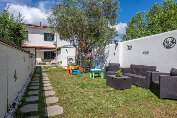 casa indipendente in vendita a Cascina in zona San Giorgio