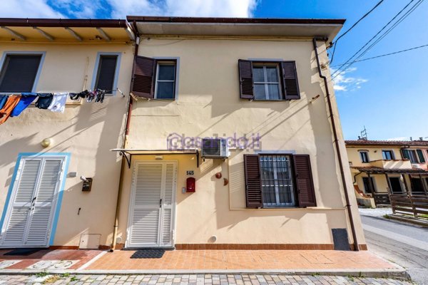 casa indipendente in vendita a Cascina