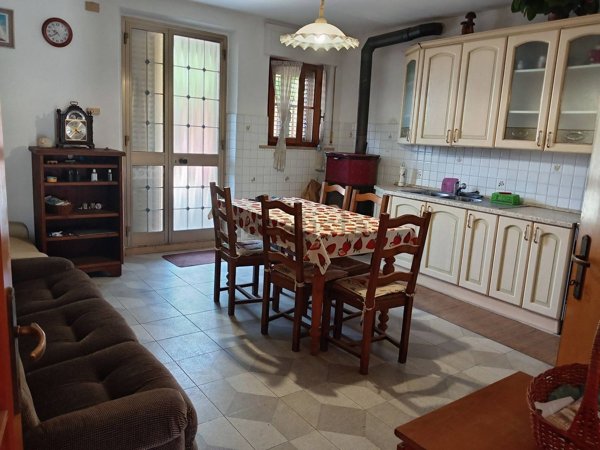 casa indipendente in vendita a Cascina