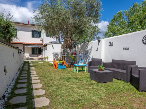 casa indipendente in vendita a Cascina in zona San Giorgio