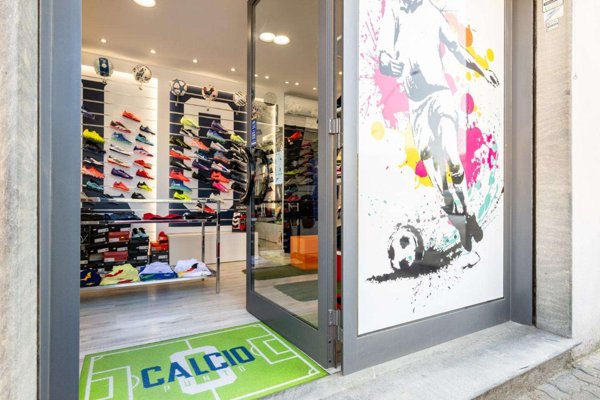 locale commerciale in vendita a Cascina in zona Navacchio