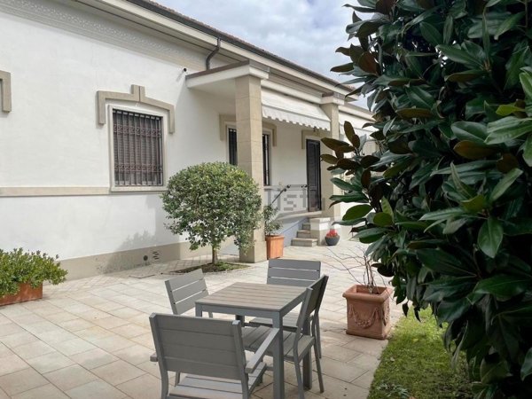 casa indipendente in vendita a Cascina in zona Navacchio