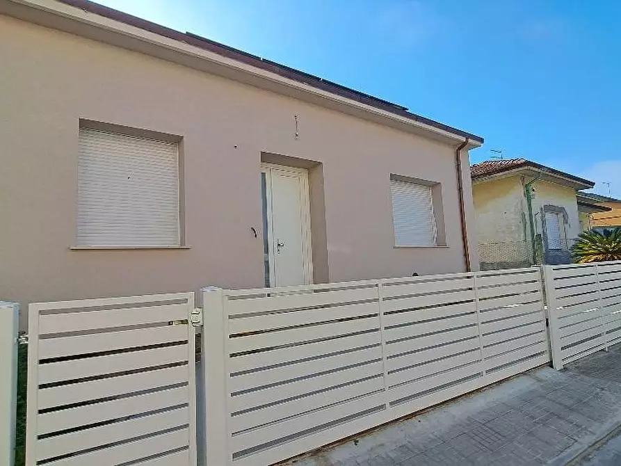 casale in vendita a Cascina in zona Casciavola