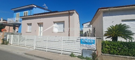 casale in vendita a Cascina in zona Casciavola