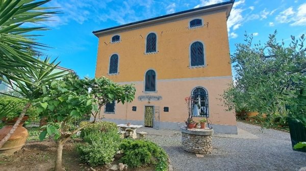 casa indipendente in vendita a Cascina in zona Marciana