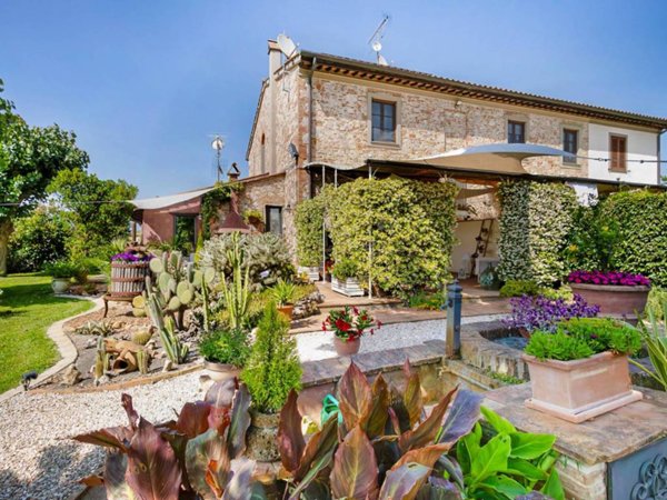 casa indipendente in vendita a Cascina in zona San Giorgio