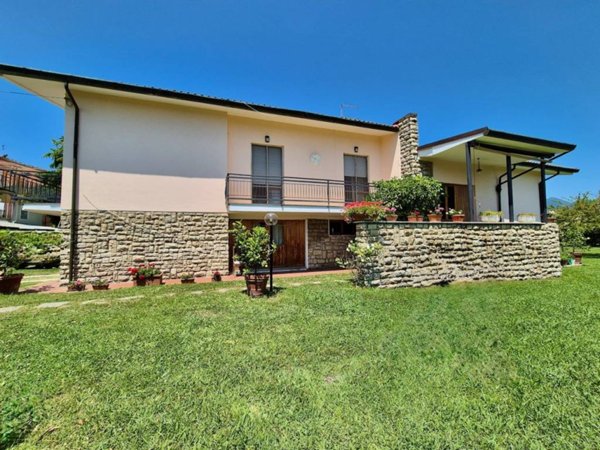 casa indipendente in vendita a Cascina in zona Navacchio