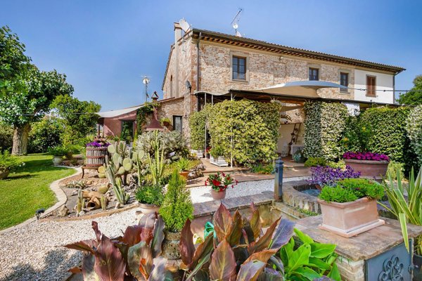 casale in vendita a Cascina in zona San Giorgio