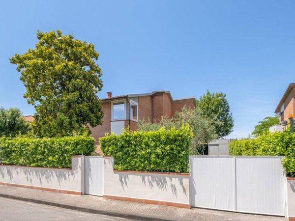 casa indipendente in vendita a Cascina in zona Navacchio