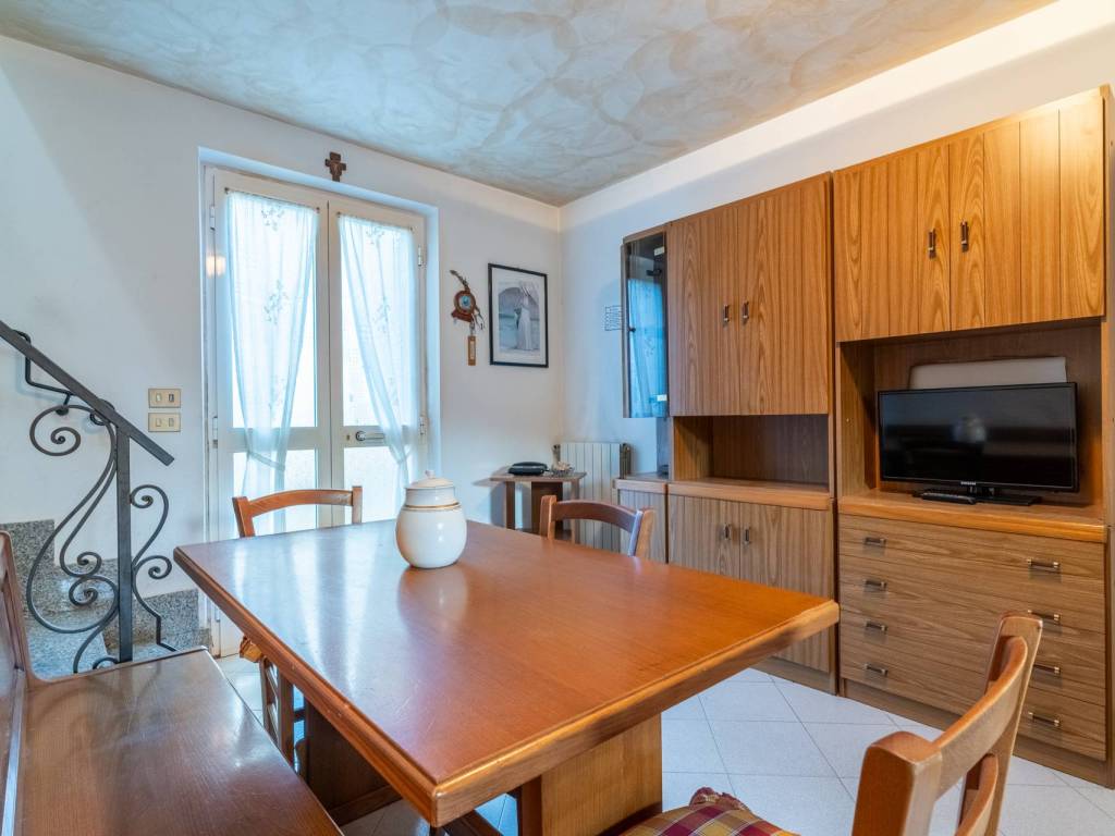 casa indipendente in vendita a Cascina in zona Marciana