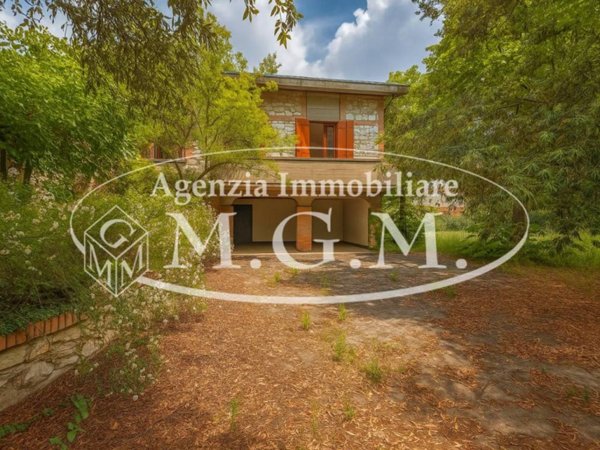 casa indipendente in vendita a Cascina