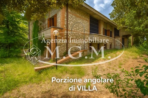 casa indipendente in vendita a Cascina