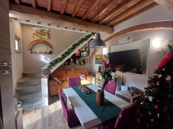 casa indipendente in vendita a Cascina in zona Navacchio