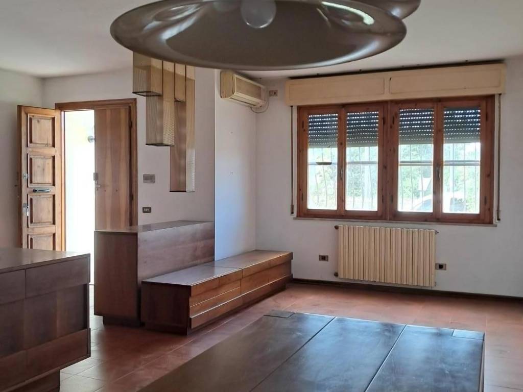 casa indipendente in vendita a Cascina