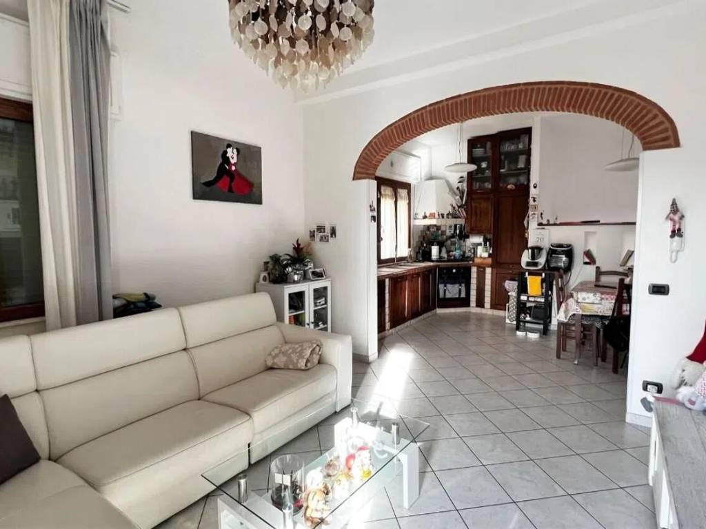 casa indipendente in vendita a Cascina