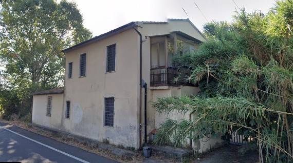 casa indipendente in vendita a Cascina in zona Latignano