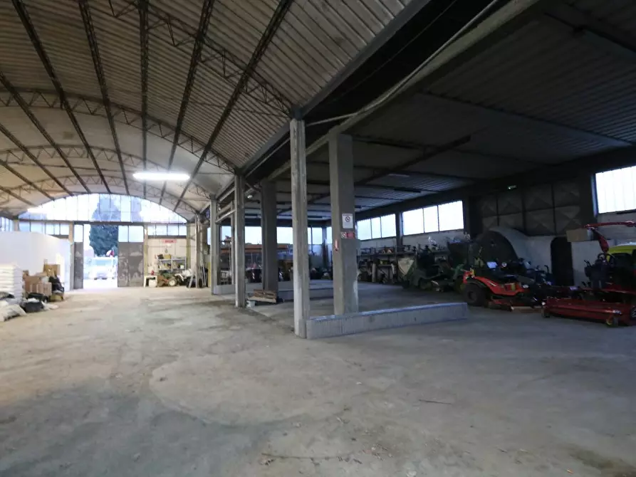 casale in vendita a Cascina in zona Navacchio