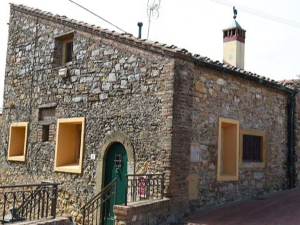 casa indipendente in vendita a Cascina in zona Marciana
