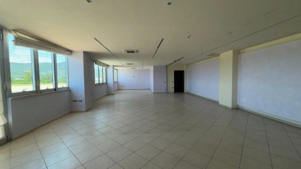 casale in vendita a Cascina