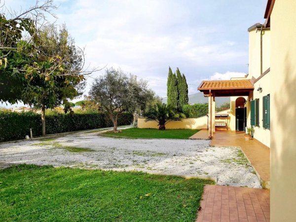 casale in vendita a Cascina in zona Musigliano