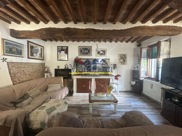 casale in vendita a Cascina