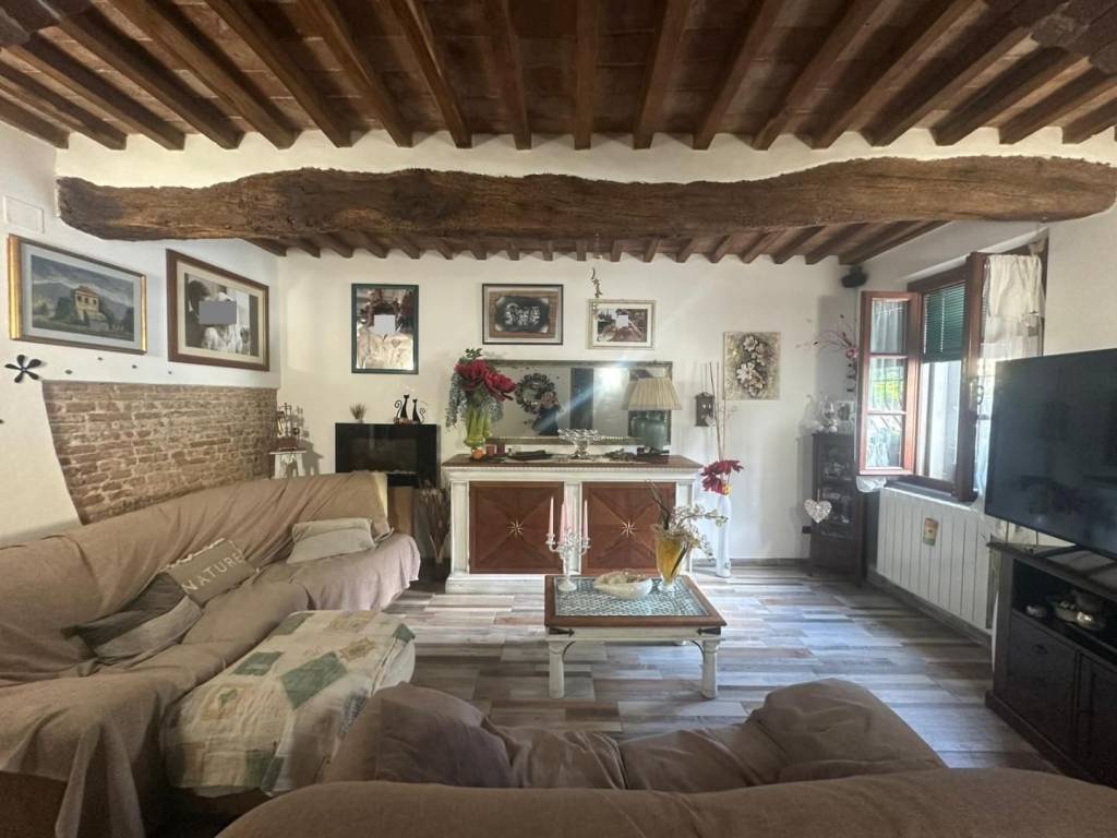 casa indipendente in vendita a Cascina