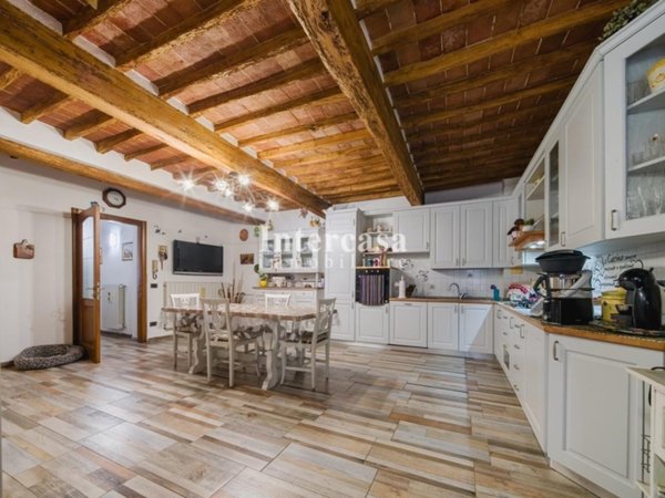 casa indipendente in vendita a Cascina in zona Navacchio