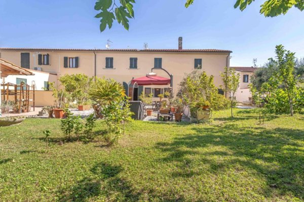 casale in vendita a Cascina