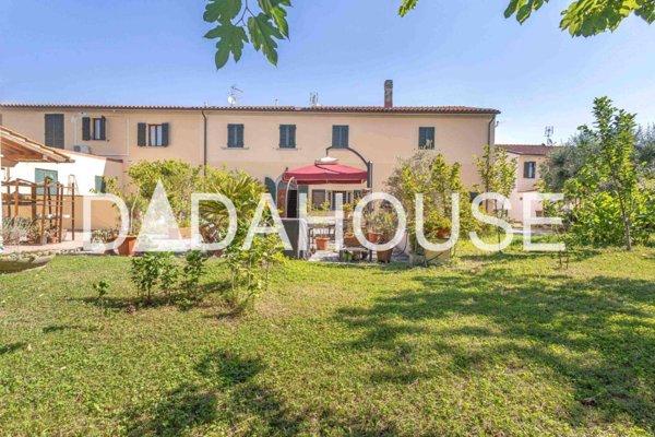 casale in vendita a Cascina