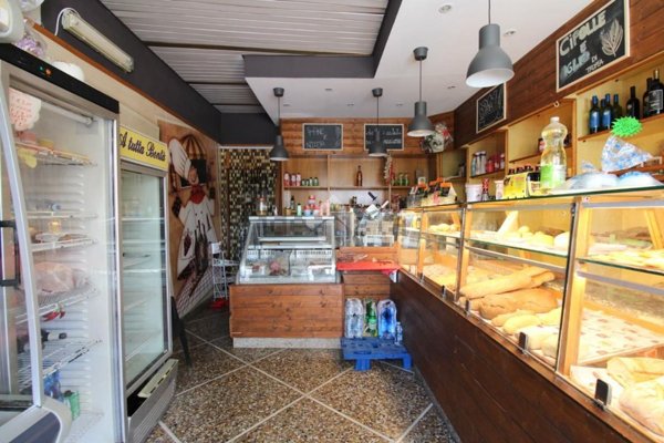locale di sgombero in vendita a Cascina in zona Navacchio