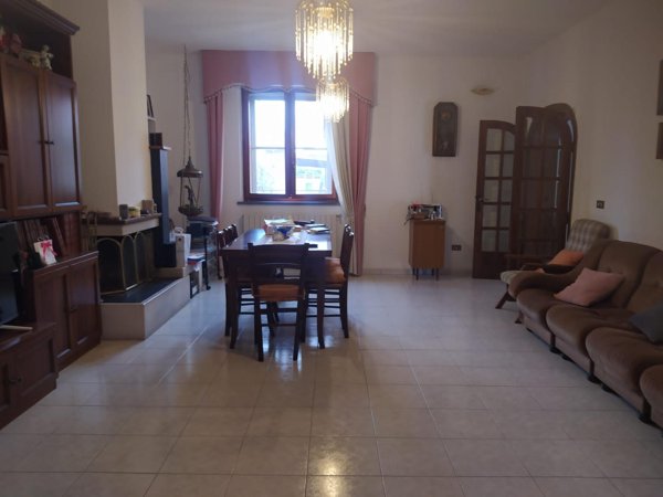 casale in vendita a Cascina in zona Navacchio