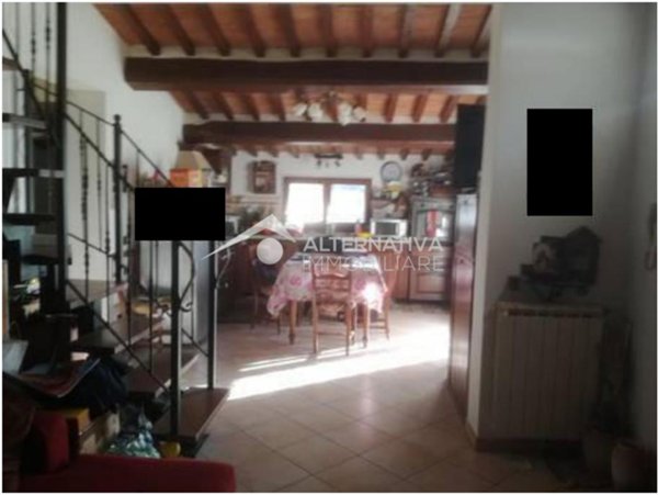 casa indipendente in vendita a Cascina in zona Latignano