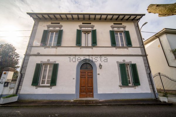 casa indipendente in vendita a Cascina in zona Titignano