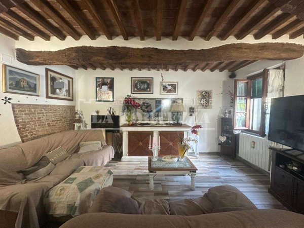 casale in vendita a Cascina