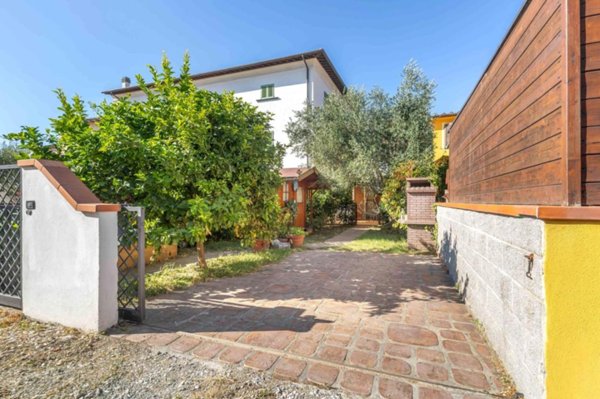casa indipendente in vendita a Cascina in zona San Lorenzo alle Corti
