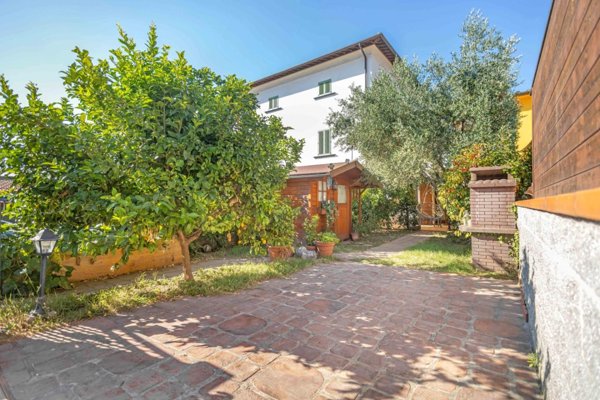 casa indipendente in vendita a Cascina in zona San Lorenzo alle Corti