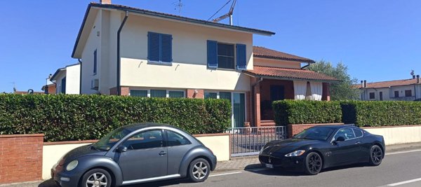 casa indipendente in vendita a Cascina