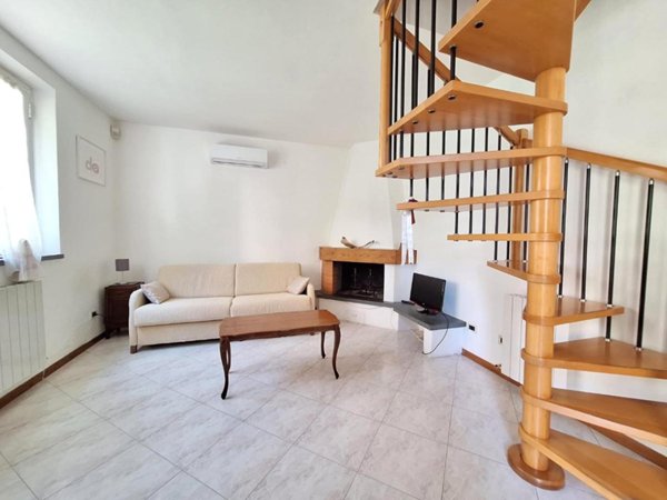 casa indipendente in vendita a Cascina