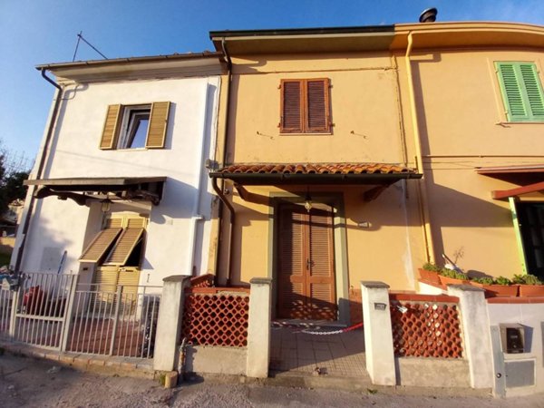 casa indipendente in vendita a Cascina in zona San Lorenzo a Pagnatico