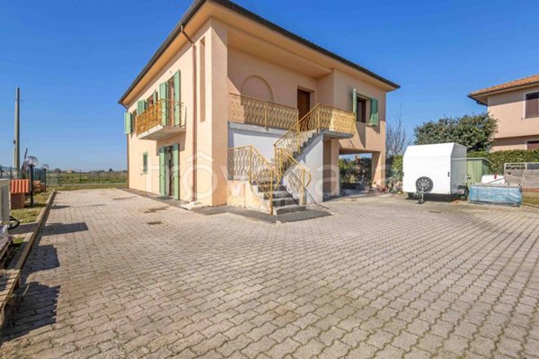 casa indipendente in vendita a Cascina
