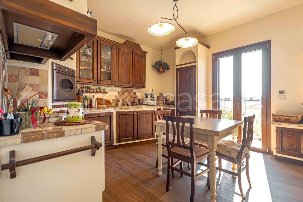 casa indipendente in vendita a Cascina