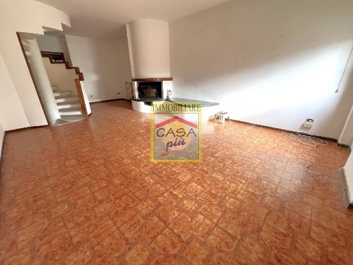 casa indipendente in vendita a Cascina