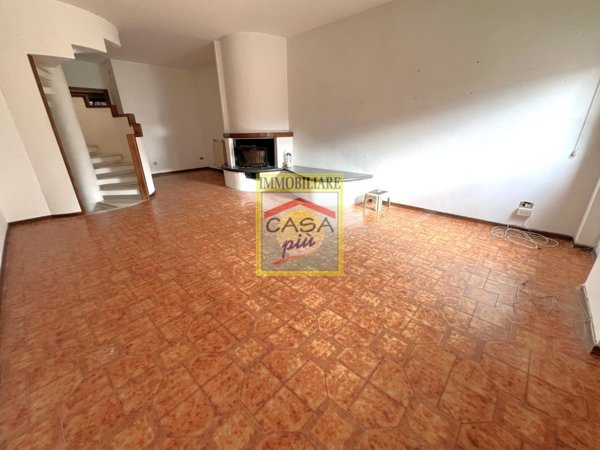 casa indipendente in vendita a Cascina