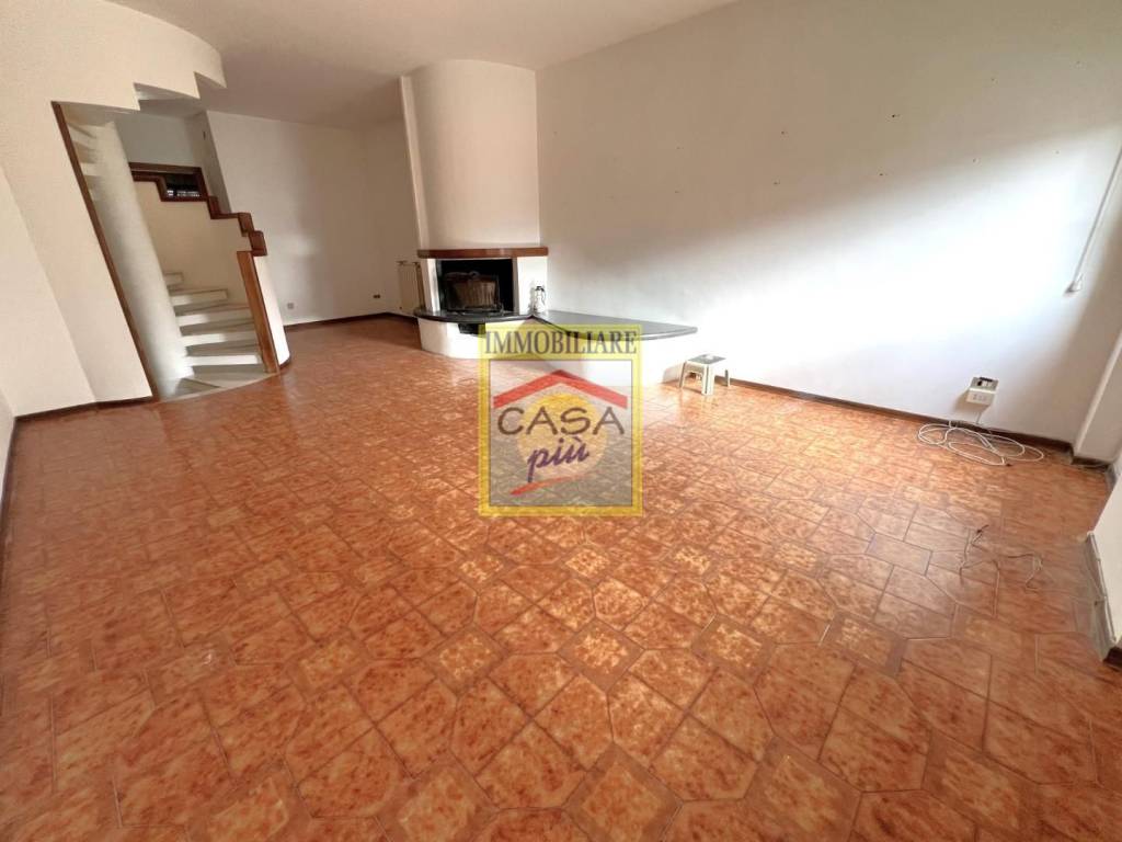 casa indipendente in vendita a Cascina