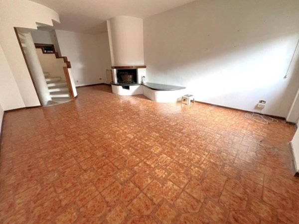 casa indipendente in vendita a Cascina