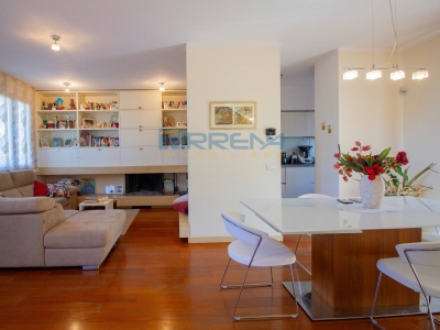 casa indipendente in vendita a Cascina in zona Latignano