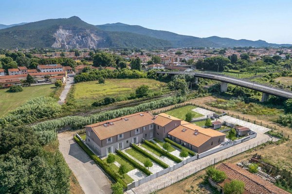casa indipendente in vendita a Cascina in zona San Giorgio