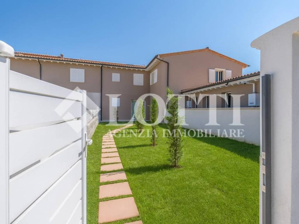 casa indipendente in vendita a Cascina in zona San Giorgio
