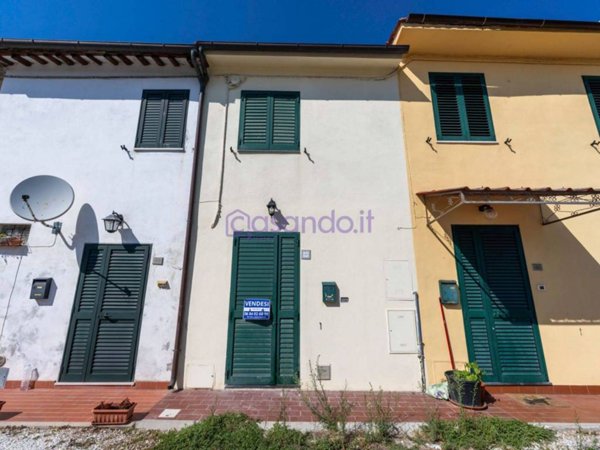 casa indipendente in vendita a Cascina in zona Titignano